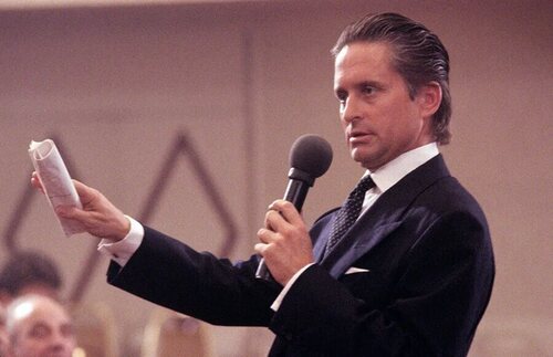 Michael Douglas viste los 'trajes de poder' a lo largo de la saga 'Wall Street'