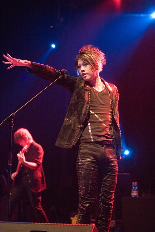 Ejemplo de Visual Kei, Miyavi y su banda en festival de Bucarest