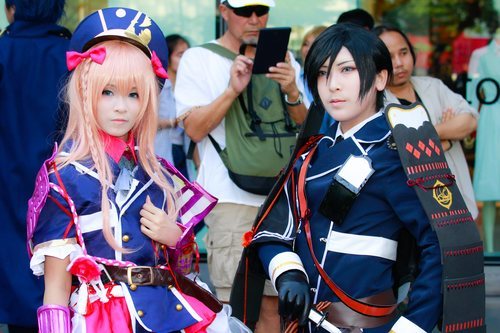 Cosplayers expertos durante una convención internacional del cómic en Japón