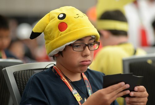 Un otaku más reconocido con su gorro de Pikachu, uno de los dioses de la cultura otaku