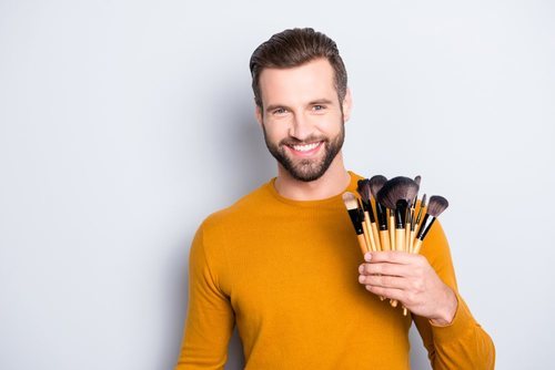 El maquillaje está cada vez más extendido entre los hombres.