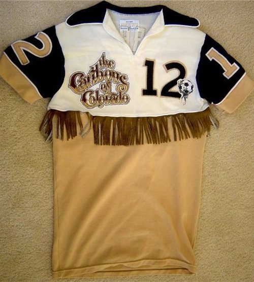 La camiseta más fea del mundo, de los Colorado Caribous