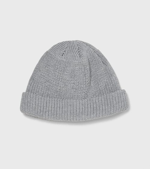 Gorro de punto básico de Zara.