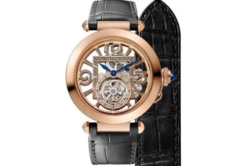 Reloj Pasha con bisel de oro rosa, movimiento de cuerda manual, corona con zafiro y dos correas de piel intercambiables.