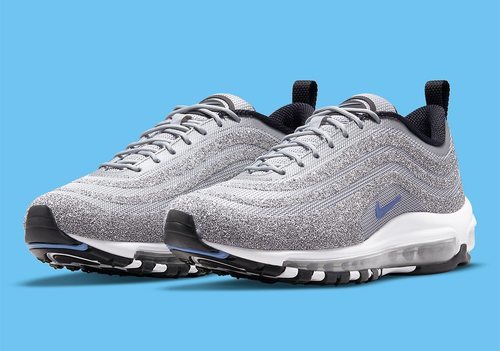 Las nuevas Air Max 97 'Swarovski' en un nuevo color Polar Blue hacen referencia a la marca de productos de lujo fundada por Daniel Swarovski.