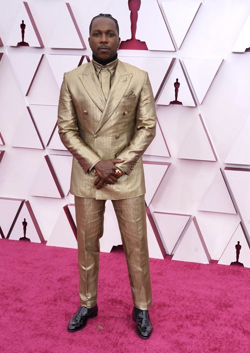 24 quilates de traje Brioni para un Leslie Odom Jr. espectacular.