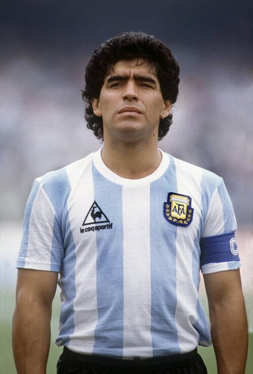 Diego Armando Maradona y la sencillez de la elástica argentina era una mezcla perfecta.