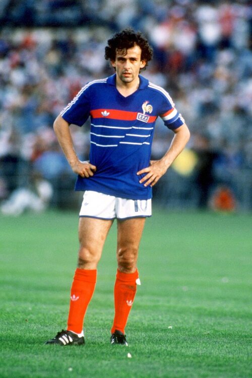 Esa camiseta de Francia en 1984 nos lleva a Platini